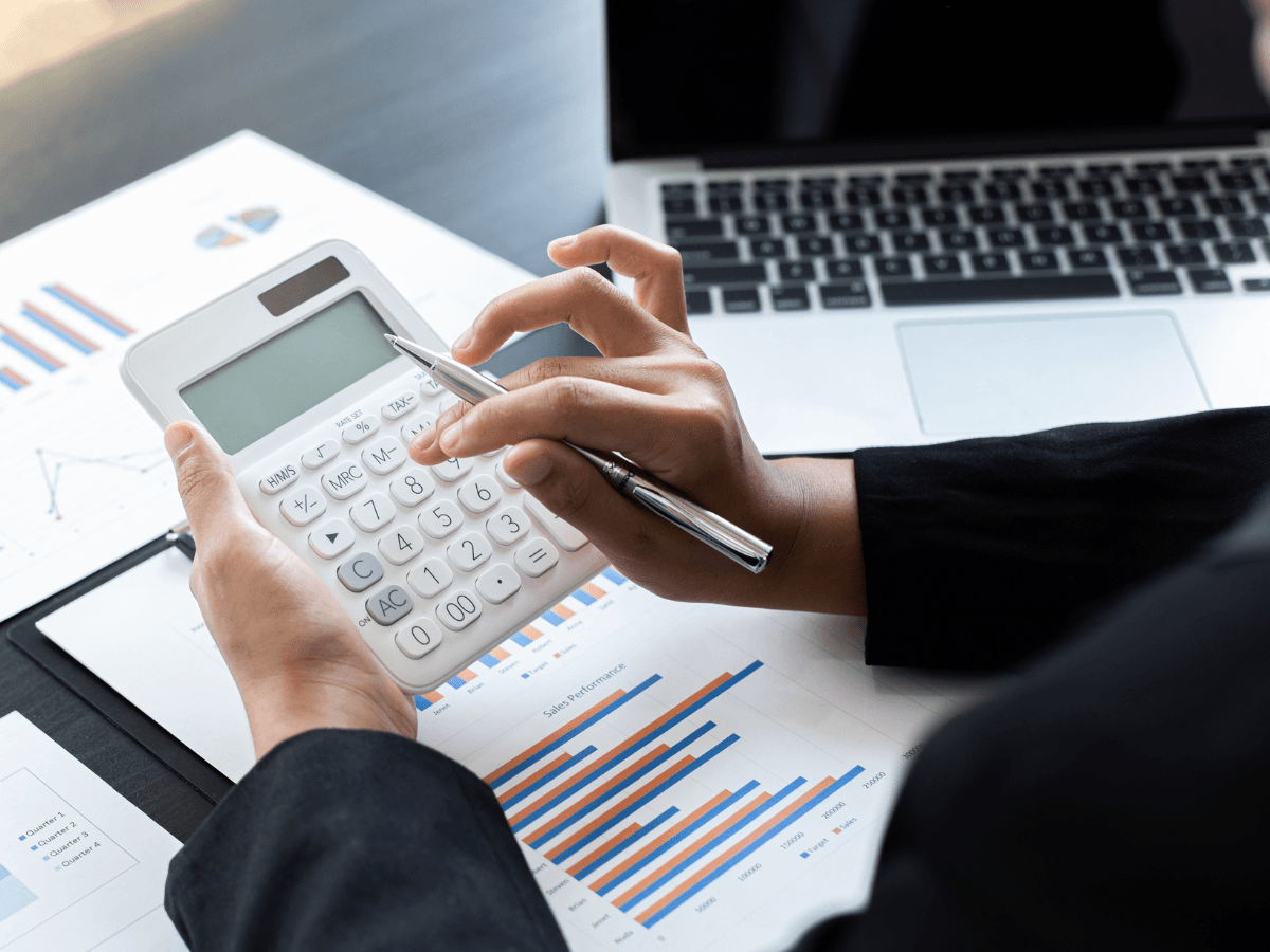 Escritório de contabilidade KeyCont em Itajaí ajudando empresas com gestão financeira eficiente.