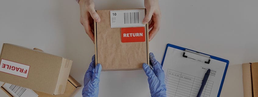 texto sobre devolução no E-commerce. imagem de caixas de devolução